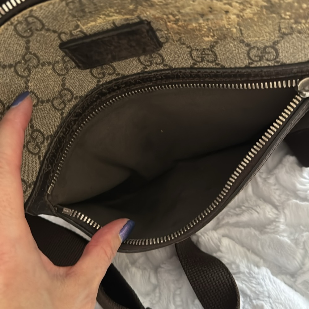 Authentic Gucci crossbody bag. Great for project pieces. - Picture 6 of 9